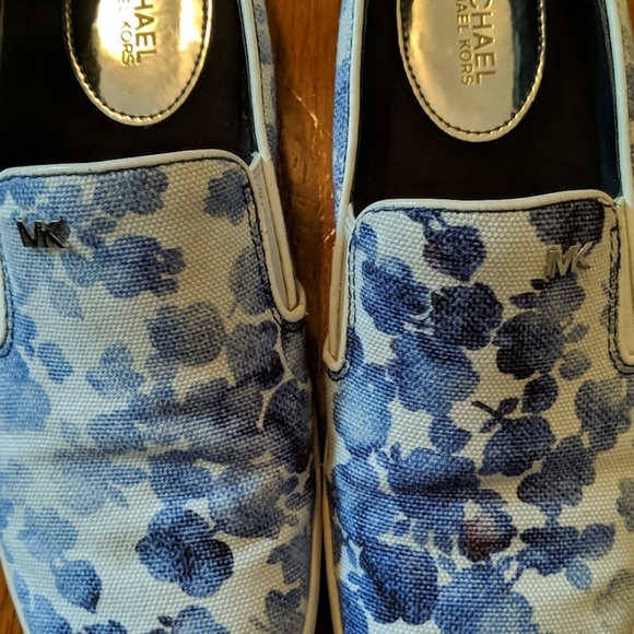 MK size 7 Floral slides - Picture 2 of 8
